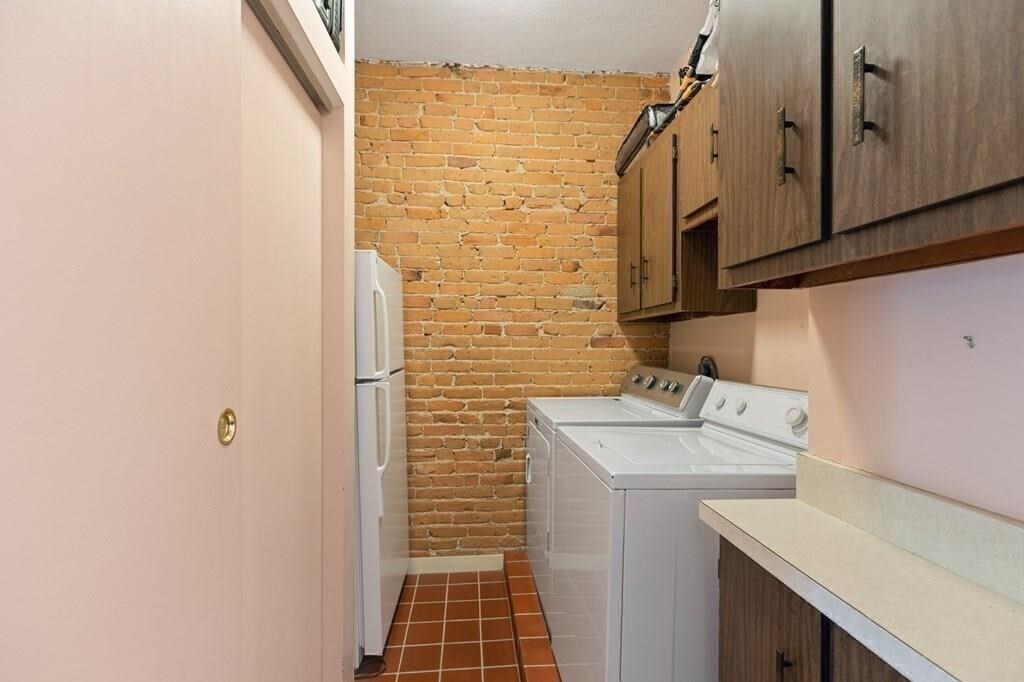 Building Photo - 209 W Newton St