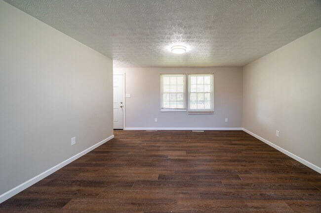 Building Photo - 5272 Quincy Dr