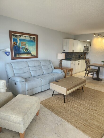 Living Room - 6000 N Ocean Blvd