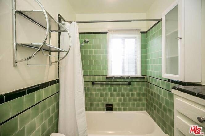 Building Photo - 1329 S Cloverdale Ave