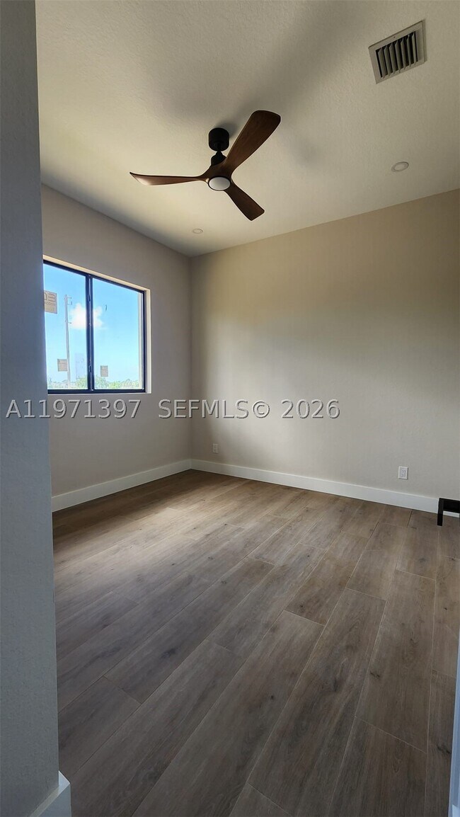 Building Photo - 47 Brig Cir E