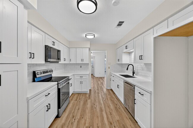 Building Photo - 14734 Perthshire Rd