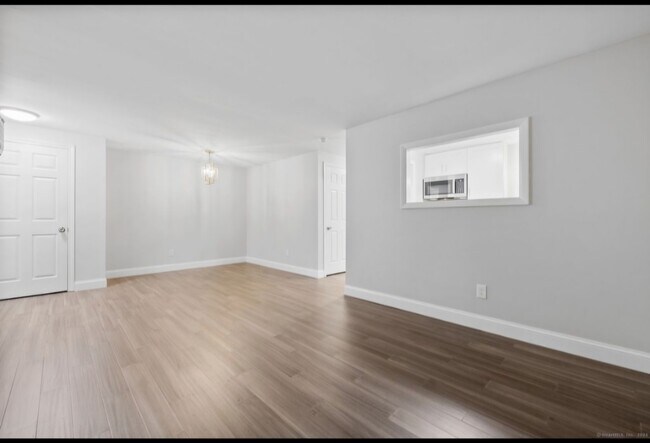 Building Photo - 165 South St