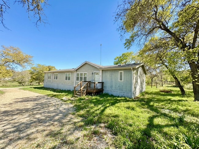 Building Photo - **APPLICATION RECEIVED** Live Large in This Beautiful Adkins Retreat!