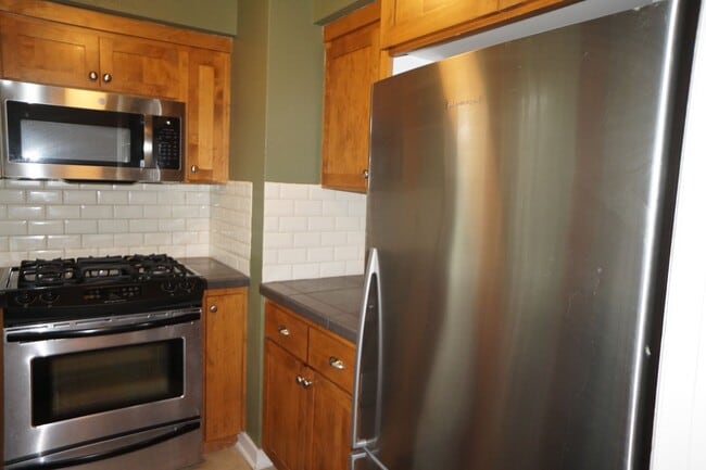 Building Photo - North Mt Tabor one bedroom Condo. Immaculate condition!