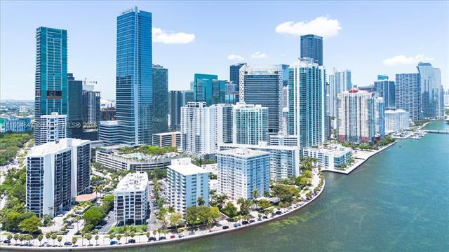 Building Photo - 1430 Brickell Bay Dr
