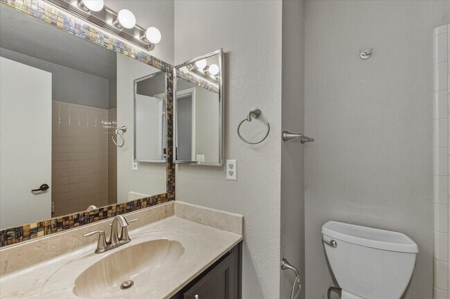 Building Photo - 4909 Fiesta Lakes St