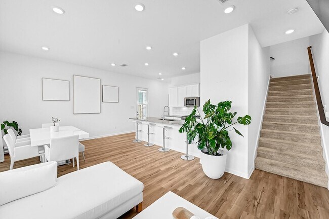 Building Photo - 4027 Balboa Dr