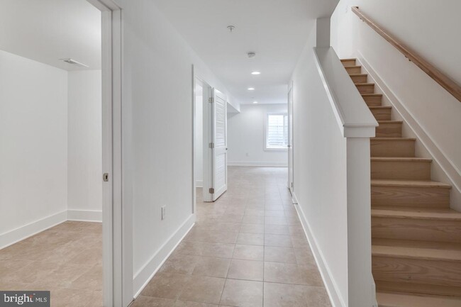 Building Photo - Northern Liberties Townhome with 2 Car Parking