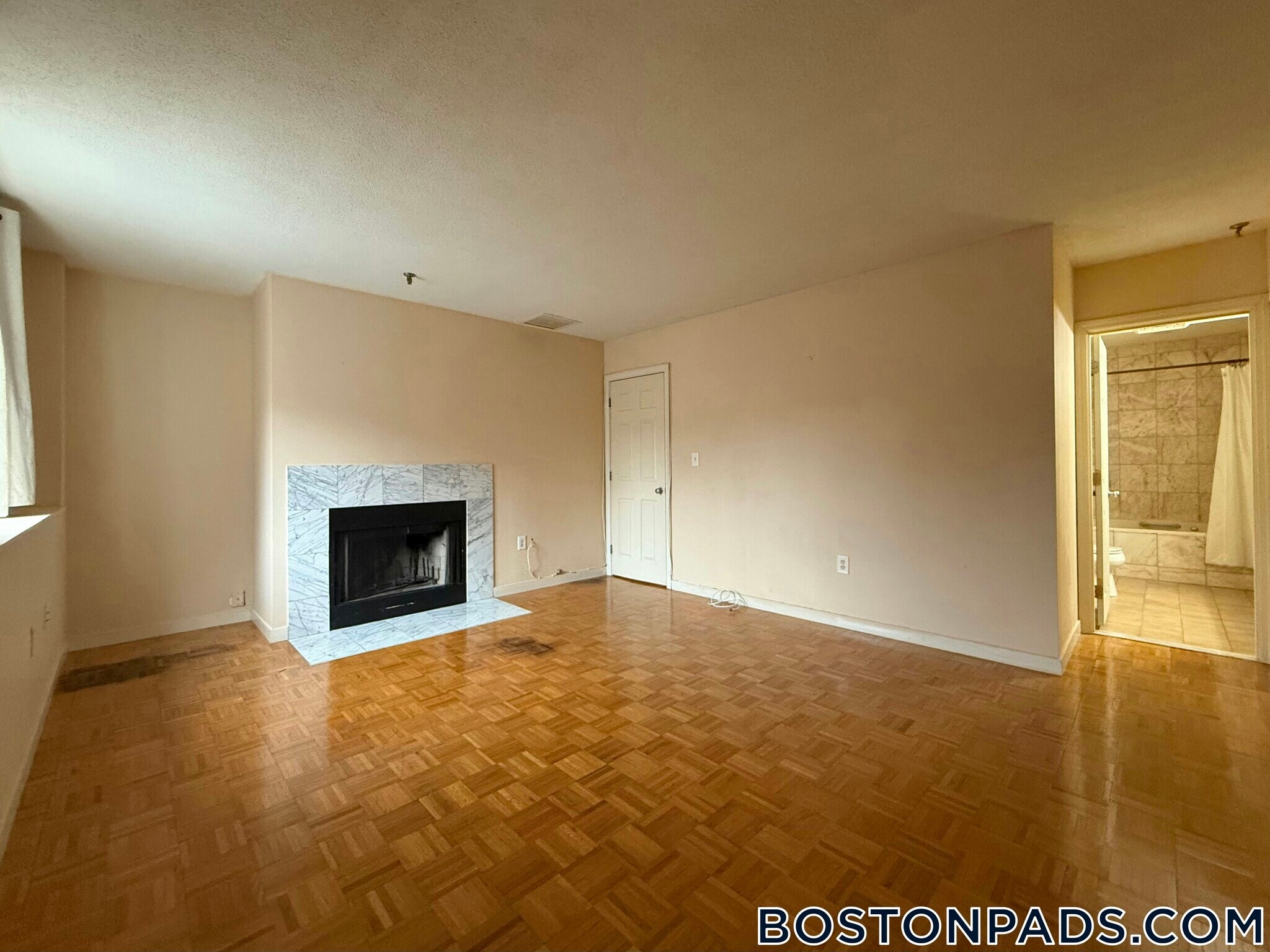 Building Photo - 147 Kelton St