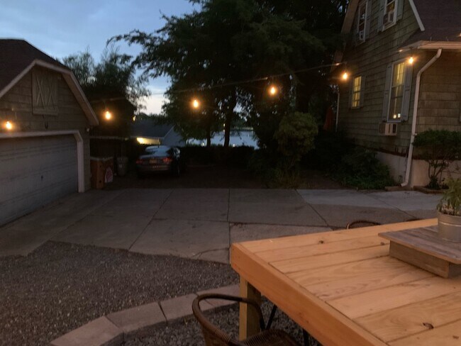 backyard, river view, 2-3 parking spots,(hot tub not included) - 135 E Wayne Ter