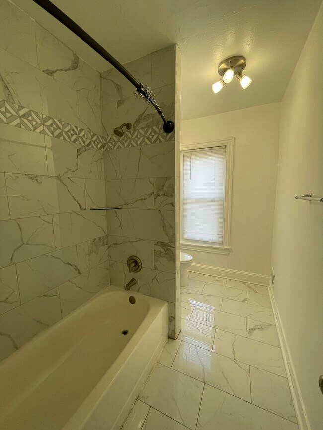 Building Photo - 4 Bedroom 1.5 Bath, Renovated House in Pottstown