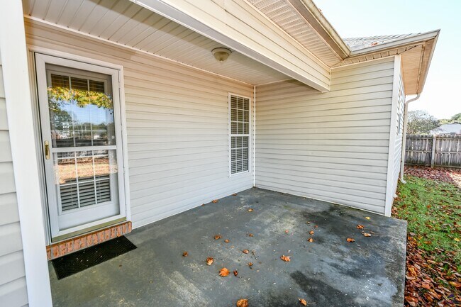 Building Photo - 107 Dorothy Ct