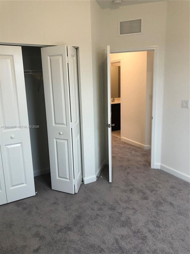 Building Photo - 2610 SE 13th St