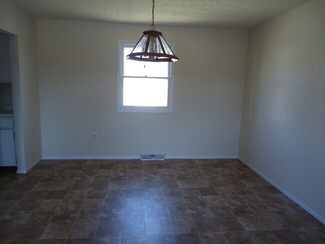 Building Photo - 105 Scenic Cir