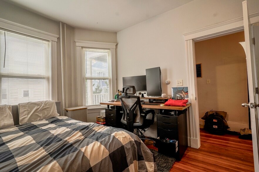 Building Photo - 108 Hillside St