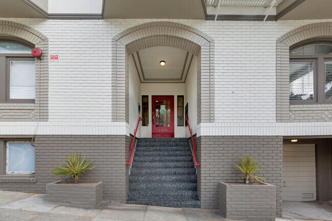 Building Photo - 1675 Clay