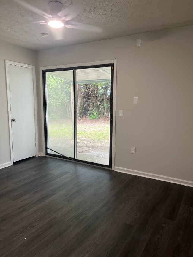 Building Photo - 110 Peachtree Dr