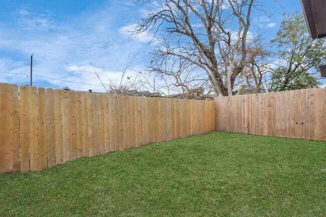 Building Photo - 4506 Aledo St