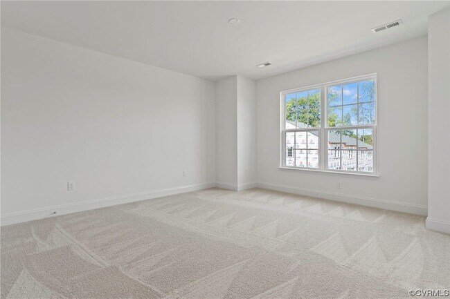 Building Photo - 13808 Village View Dr