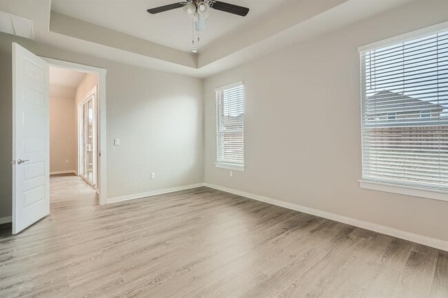 Building Photo - 2032 Wilsons Warbler Dr