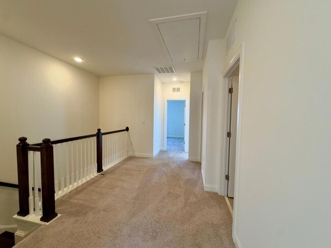 Building Photo - 2550 Frg Vlg Wy