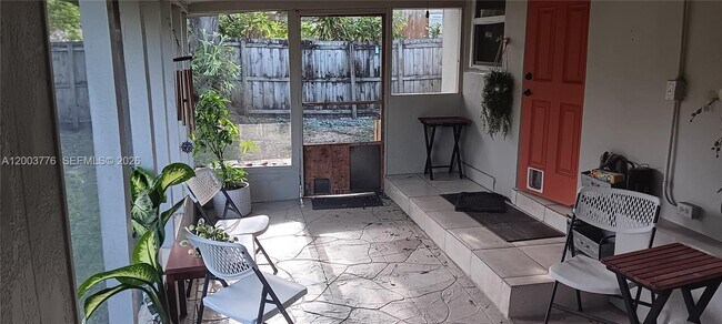 Building Photo - 1600 SW 14th St