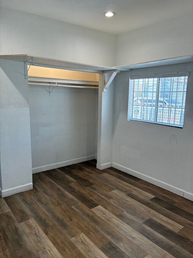Building Photo - 456