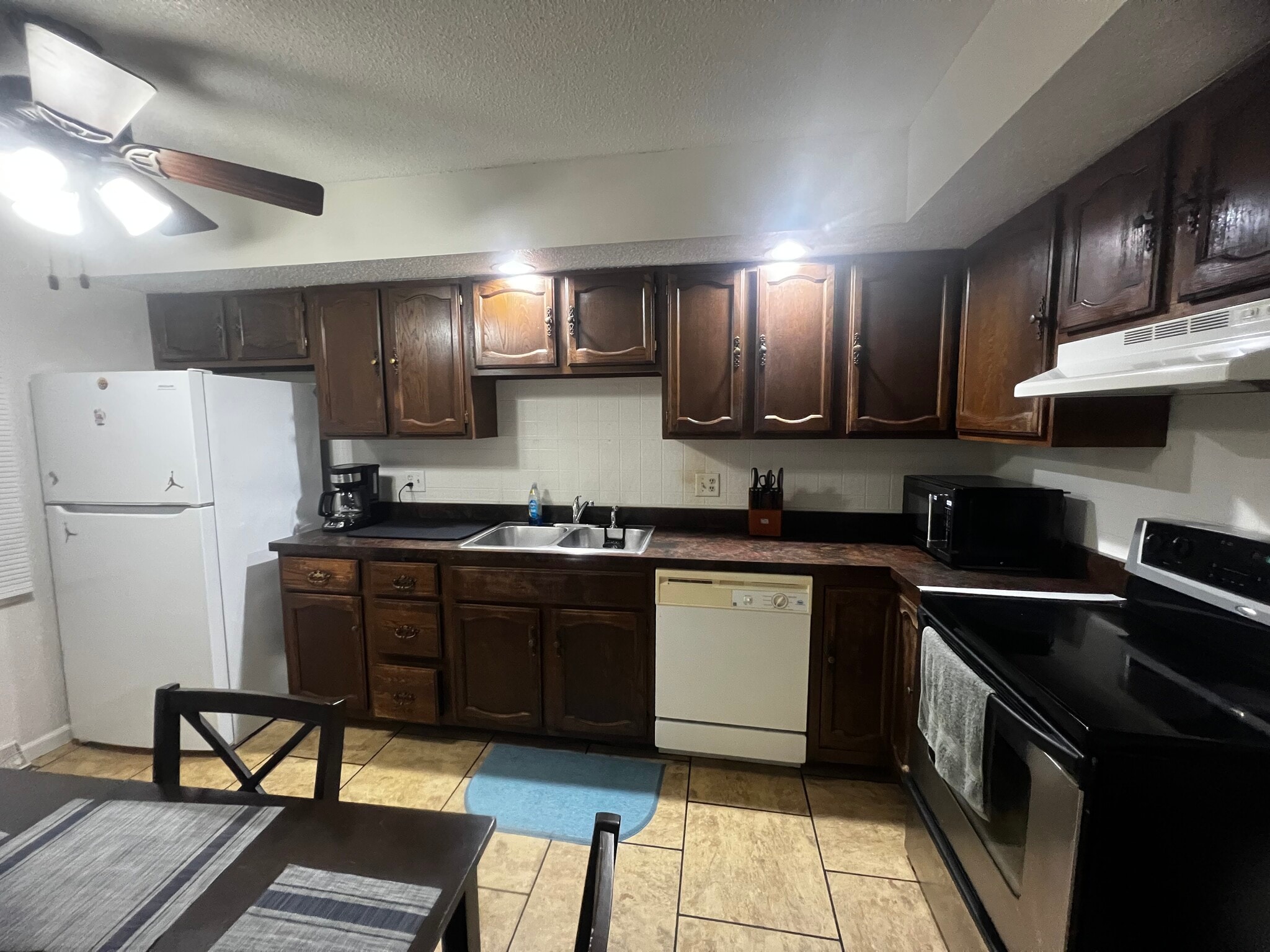 Building Photo - 1400 Shiloh Dr