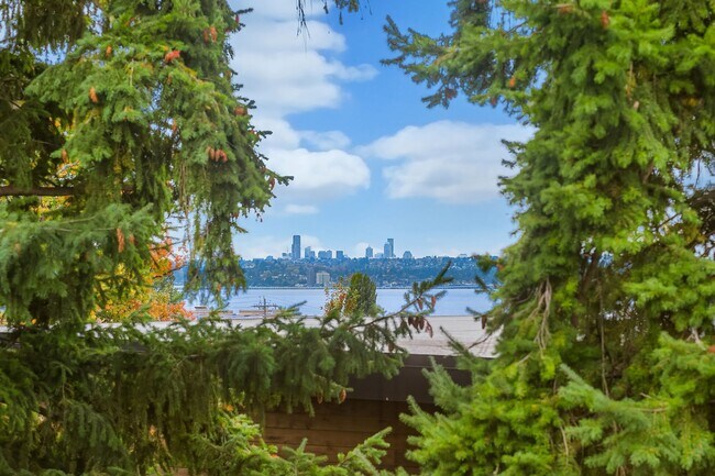Building Photo - Fantastic location in the heart of downtown Kirkland!