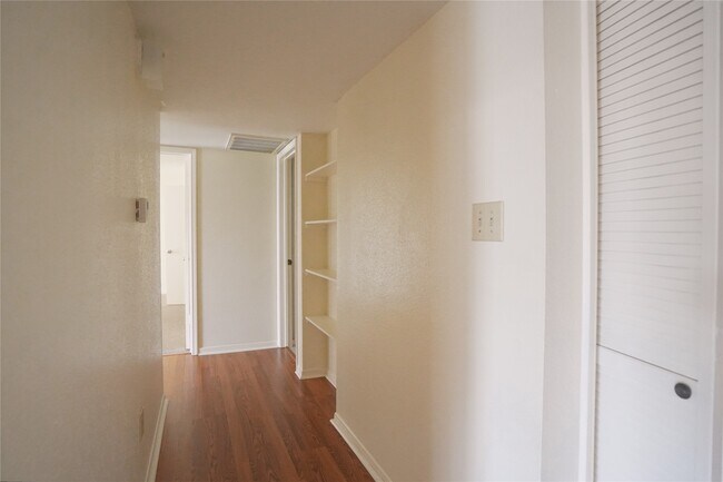 Building Photo - 2121 Hepburn St