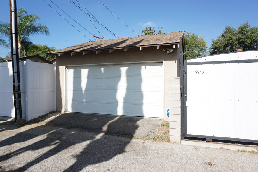 Building Photo - 5540 Balboa Blvd