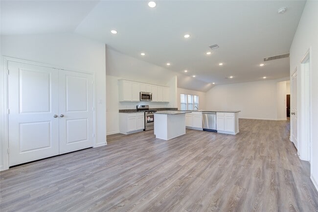 Building Photo - 5419 Tourmaline Wy
