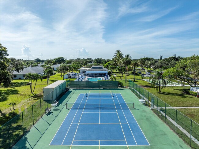 Building Photo - 1130 Cir Terrace W