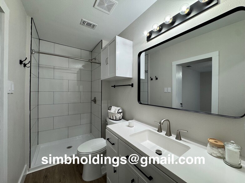 Building Photo - 206 La Salle Dr