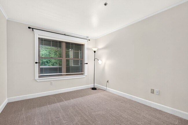 Building Photo - 2Bd/1Ba Seattle Condo