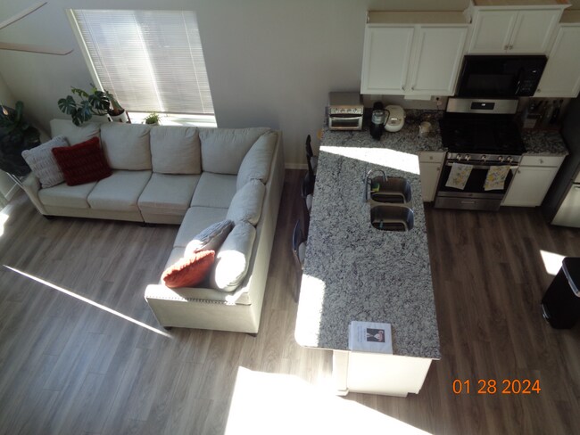 Building Photo - Great neighborhood! with open space and wa...