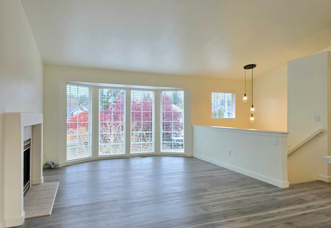 Building Photo - Arlington - Updated Home with 4 Bedroom + ...