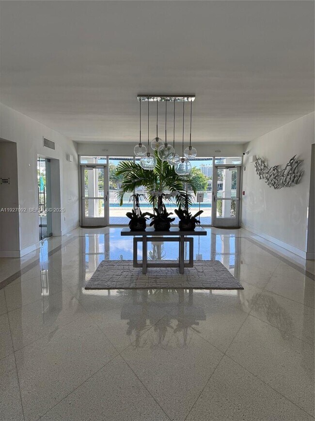 Building Photo - 9381 E Bay Harbor Dr