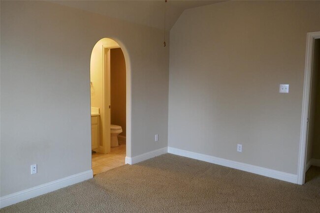 Building Photo - 2537 Windsor Castle Way