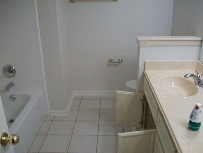 Building Photo - 601 Llama Tr