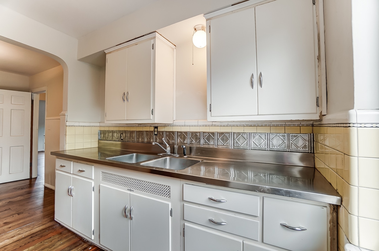 Stainless counters - 1711 Portman Ave