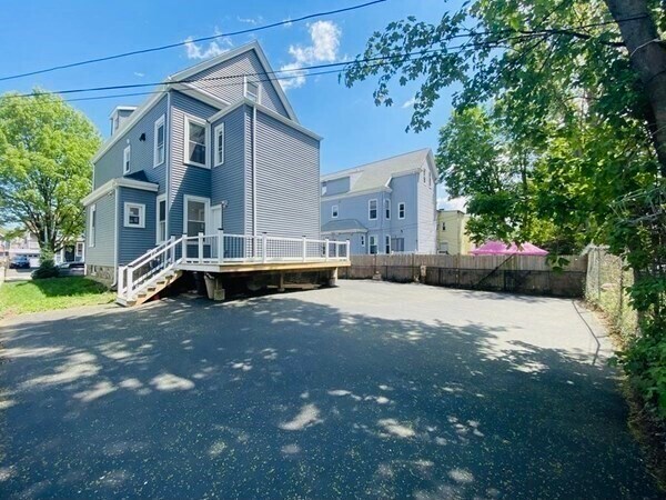 Building Photo - 85 Millet St