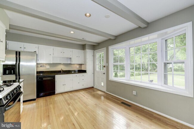 Building Photo - 11733 Ambleside Dr