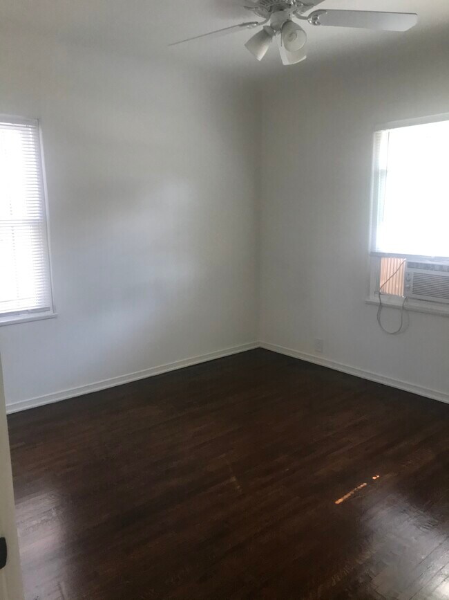 Bedroom 1 - 1418 S Doheny Dr