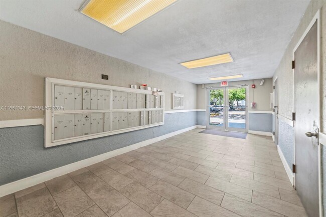 Building Photo - 498 NW 165th St