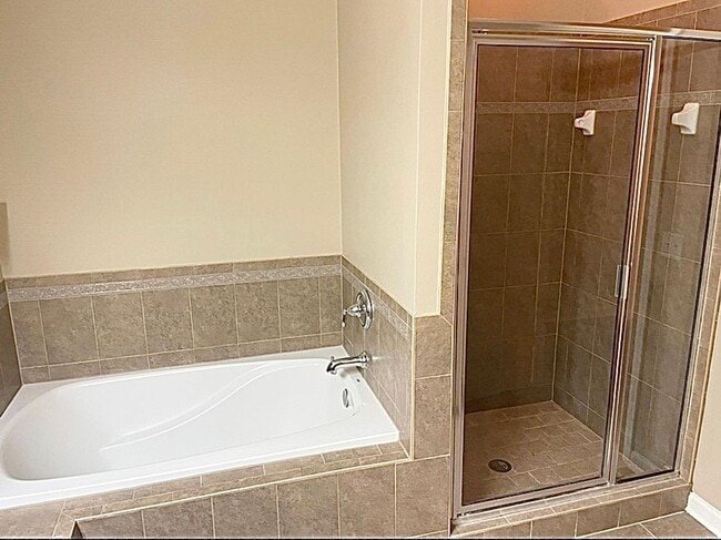 Building Photo - 4 BR/ 2 BA with 1 car garage home located in Villas at Pine Forest