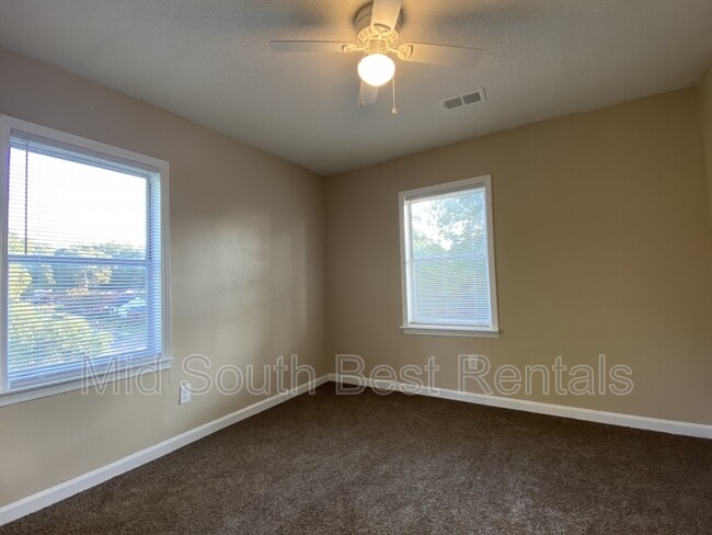 Building Photo - 2119 Benford St
