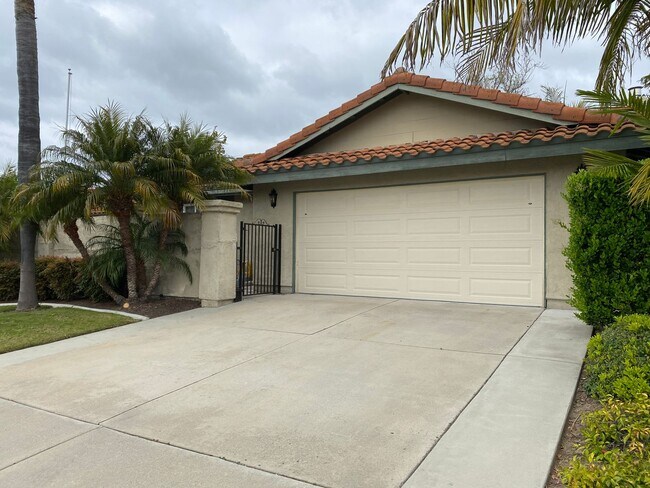 Building Photo - Spacious 4 Bedroom 2 Bath in Desirable Oceanside!