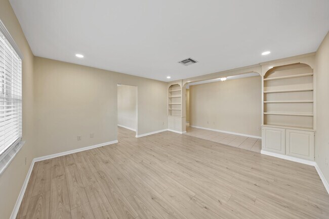 Building Photo - 129 Alhambra Pl